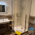 Schwarzer Adler Hotel *